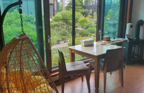 Jocheon Cottage | A healing cottage in Jeju City where you can play with dog in a spacious yard.