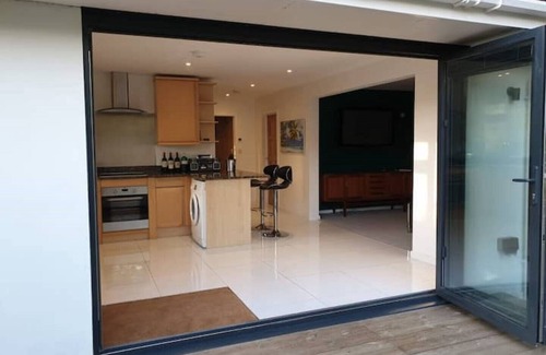 Canford Cliffs House | A hidden gem a stones throw from Sandbanks beach
