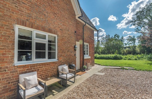 Boston Cottage | A hidden gem in the heart of Lincolnshire located on the banks of a Reservoir.