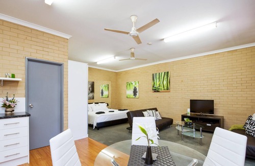 Innaloo Cabin | A Hidden Gem short stay as it is so well priced set in a well kept garden