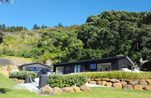 Taupo Bay House | A Hidden Gem - Taupo Bay