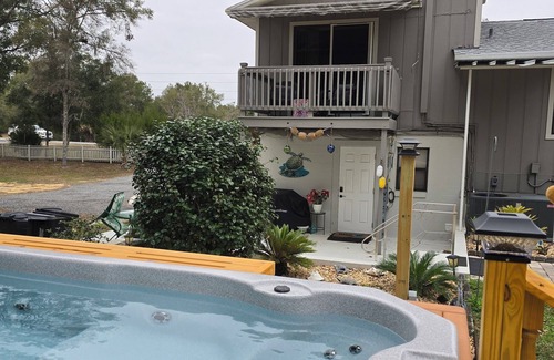Citrus Springs Apartment | A Hidden Treasure: Spacious Studio with private entrance. Guests hate to leave.