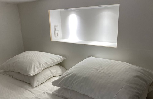 Haarlemmerbuurt Bed & Breakfast | A hip & stylish studio, Center A'dam, 10 min walk from C. Station