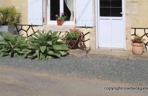 La Caillere-Saint-Hilaire House | A Holiday Home in St Hilaire Du Bois Near Puy Du Fou And Vendée Beaches