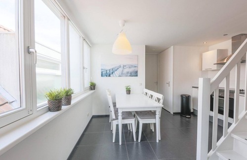 Ouddorp House | A holiday apartment in the center of Ouddorp, modernly furnished, yet only 10 minutes by bike from the sandy beach and the natural beauties of Goeree-Overflakkee.