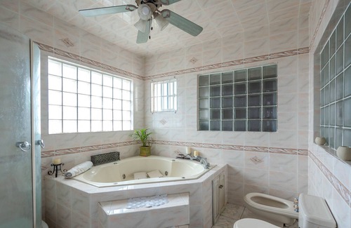 West Gate Hills House | A home fit for a King.