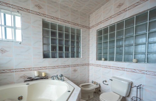 West Gate Hills House | A home fit for a King.