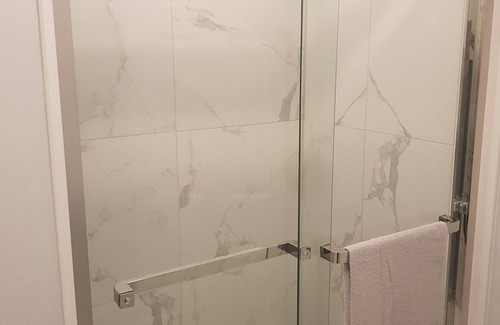 Markham House | A home for a getaway nLocated in markham with 3 bedrooms and 3 washrooms .
