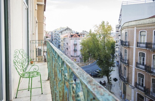 Lisbon Old Town Apartment | A home full of stories to be shared and lived.