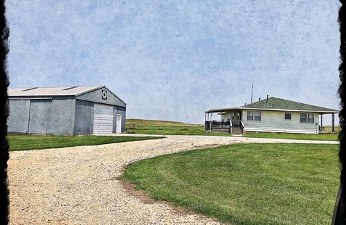 Kay County Cabin | A Home on the Range. 3 bedroom Ranch cabin near Kaw Lake.