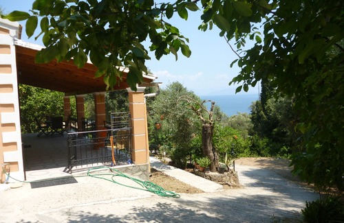 Agia Pelagia Chlomou House | A House for Relaxation