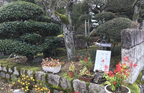 Uozu House | A house with a rural garden