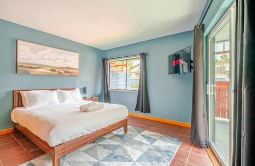 Neartown Apartment | A Houston Resort Style Pool EV Charging