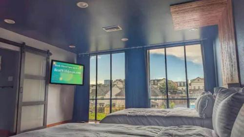 Neartown Apartment | A Houston Resort Style Pool EV Charging