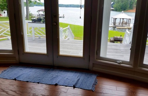 Dadeville House | A jewel on Lake Martin, close to Chuck's Marina, Chimney Rock, & Union Boat Ramp