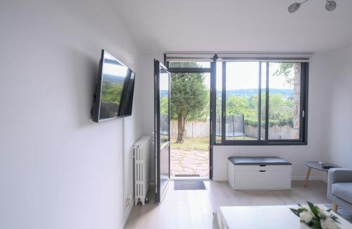 Orsay Apartment | A la meulière d'Orsay, vue sur la vallée, au calme