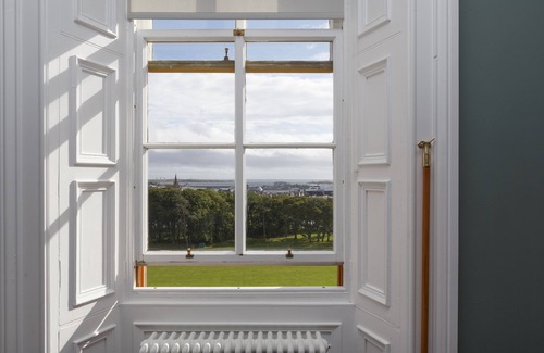 Isle of Lewis Apartment | A lews castle that sleeps 2 guests in 1 bedroom