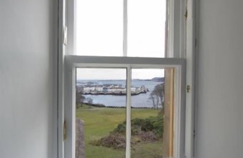 Isle of Lewis Cottage | A lews castle that sleeps 4 guests in 2 bedrooms