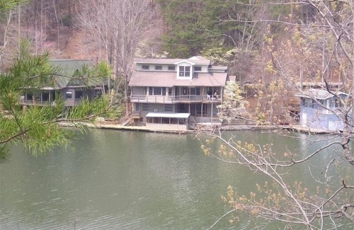 Lynn House | ~A~ Little Bit of Heaven on Lake Lanier - Convenient to TIEC