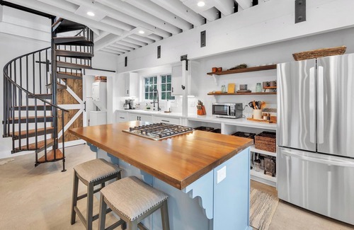Covenant House | A Little Bit of Heaven near Rancho Santa Fe with a pool!
