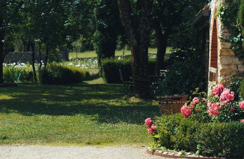 Espere Cottage | A little house in the meadow, with private spa on its terrace, sleeps 4.