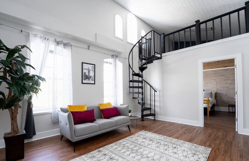German Village Condo | A Lofty View - 5 minute walk to the FUN