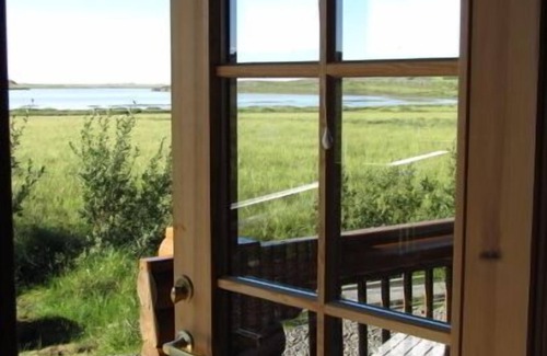 Selfoss Cabin | A Log Cabin at the Banks of River Hvítá!
