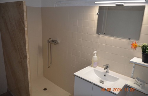 Cavaillon Bed & Breakfast | A Louer Chambre en RDC Dans une Villa à Étage au Calme à 2 mn du Centre Ville