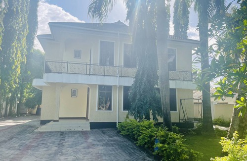 Dar es Salaam Apartment | A lovely 3 Bedroom Vacation home with free parking