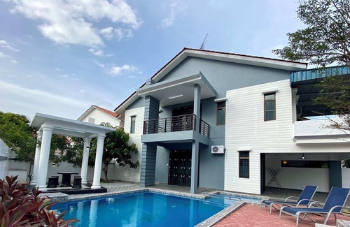 Tebrau House | A Lovely 4BR Home with Private Pool