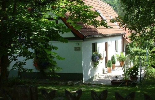 Oberwaldbehrungen House | A lovingly renovated, detached farmhouse in a quiet location.