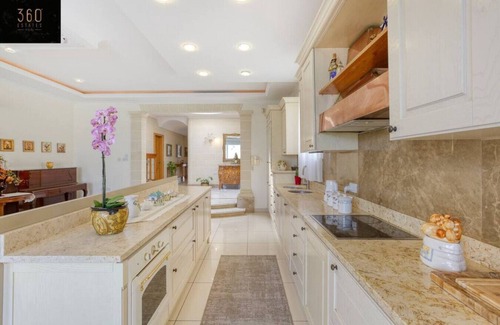 Swieqi Villa | A LUX VILLA with amazing BBQ, Pool Area & WIFI