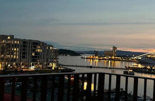Gamle Oslo Apartment | A luxurious apartment with a sea view in Bjørvika