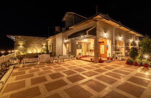 The Mall Road House | A Luxurious Mountain Bungalow with stunning views