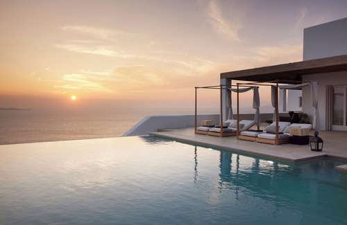 Tourlos Villa | A Luxurious Retreat with sea view in Mykonos!