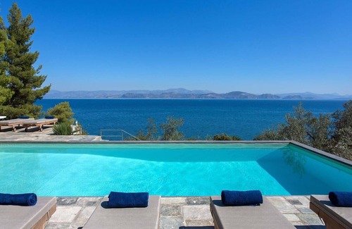 Xiropigado Villa | A luxury sea-front villa with private pool, near Nafplio