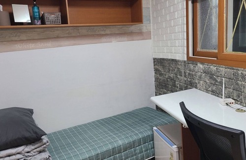Noryangjin House | A male-only room with one bed, a shared bathroom,kitchen value for money