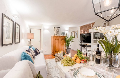 Lucca Historical Center Apartment | A Million Dollar's View: the Lucca Colosseum. Luxury 1 bedroom 1 Bathroom Apartment