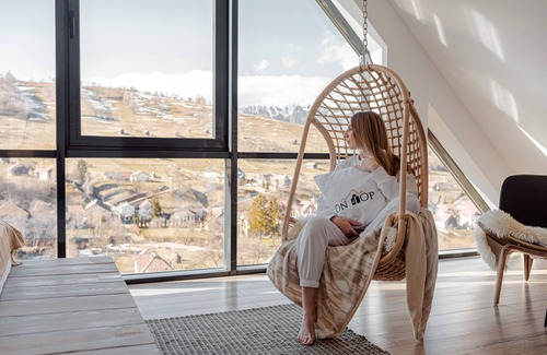 Bran Ski Chalet | A modern chalet located on a hill with an extraordinary view