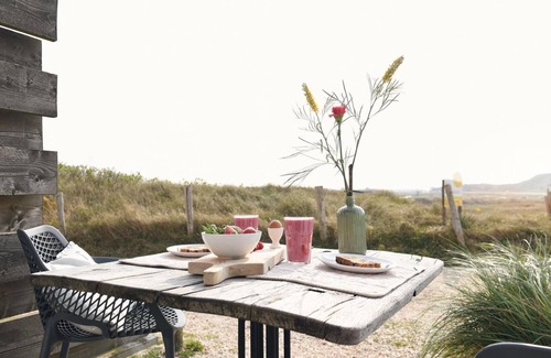 Wesselerbrink House | A modern, fresh studio for 2 persons and a baby, within walking distance of the beach and sea and of the pleasant village centre of Callantsoog.