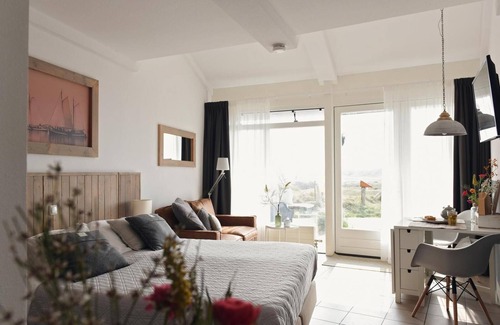 Wesselerbrink House | A modern, fresh studio for 2 persons and a baby, within walking distance of the beach and sea and of the pleasant village centre of Callantsoog.