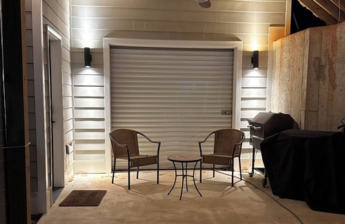 Athens Apartment | a modern HIDEOUT, cozy and quiet, minutes from downtown Athens and UGA!