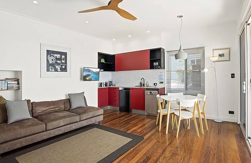 Scotts Head Apartment | A modern home with high-end finishings and open plan living