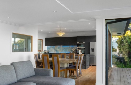 Atawhai House | A modern home with sea views, just a short drive to Nelson city