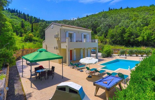 Agios Stefanos Villa | A modern property with pool close to Ag. Stephanos