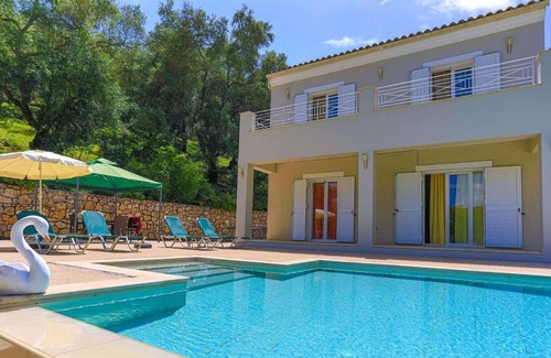Agios Stefanos Villa | A modern property with pool close to Ag. Stephanos