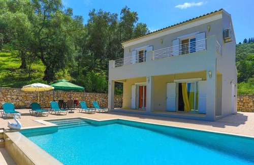 Agios Stefanos Villa | A modern property with pool close to Ag. Stephanos