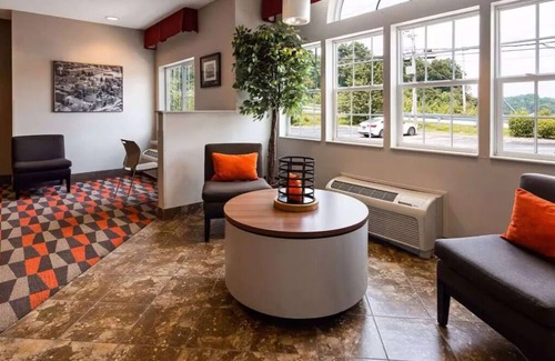 Morgantown Hotel | A Morgantown Gem Located at I-79: 3 Relaxing Rooms w/Free Breakfast