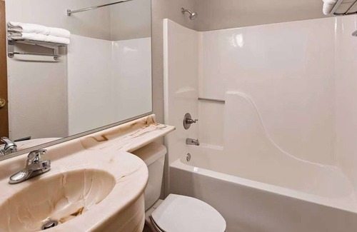 Morgantown Hotel | A Morgantown Gem Located at I-79: 3 Relaxing Rooms w/Free Breakfast