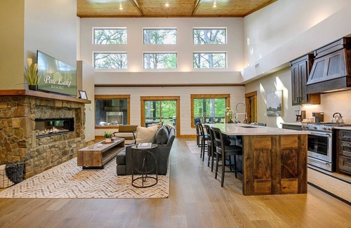 Broken Bow Cabin | A new, cozy, modern rustic cabin on the water – close to all of the Pine Lake amenities.